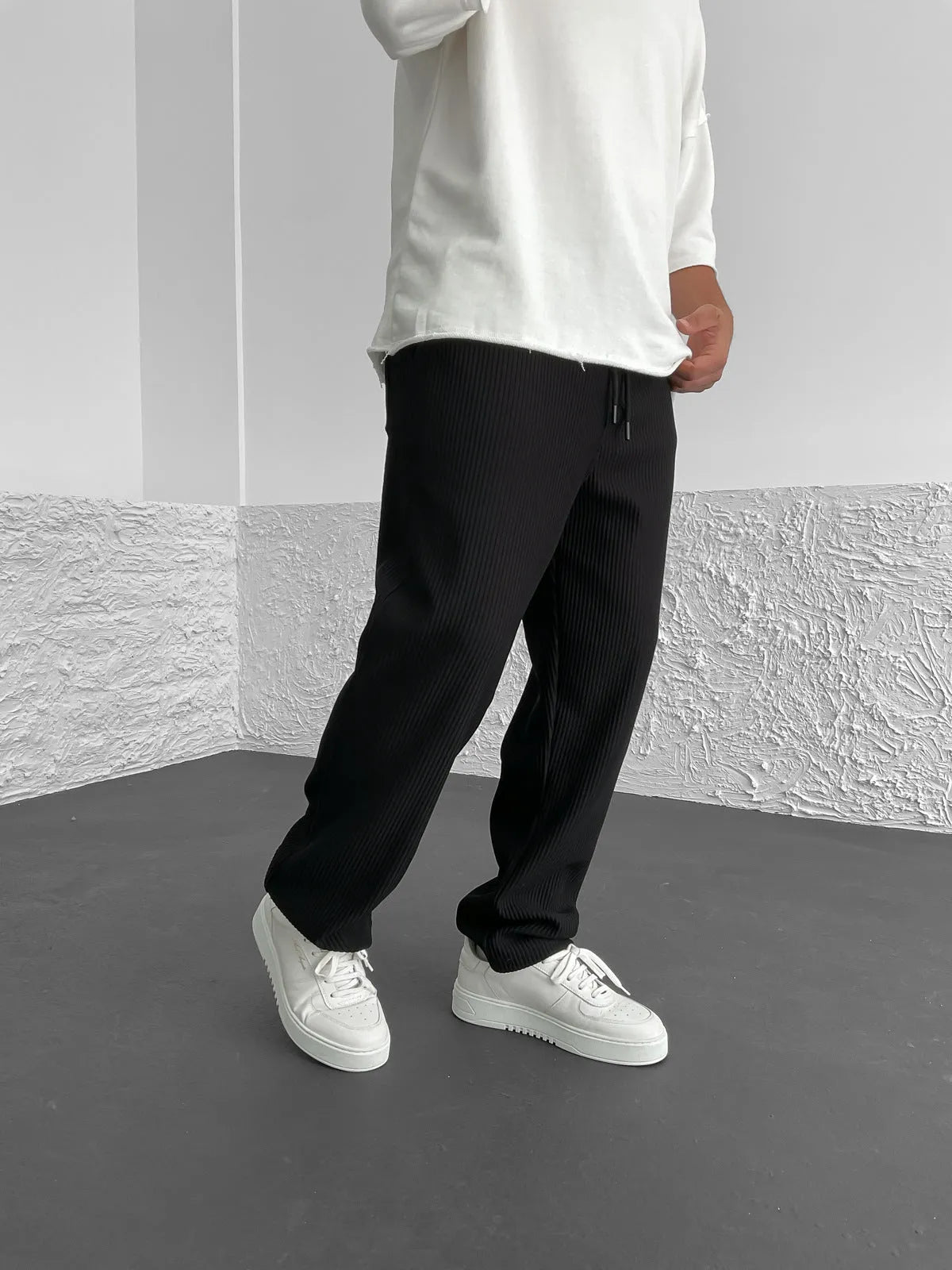 Gustav | Men's Loose-Fit Ribbed Trousers with Drawstring Comfort
