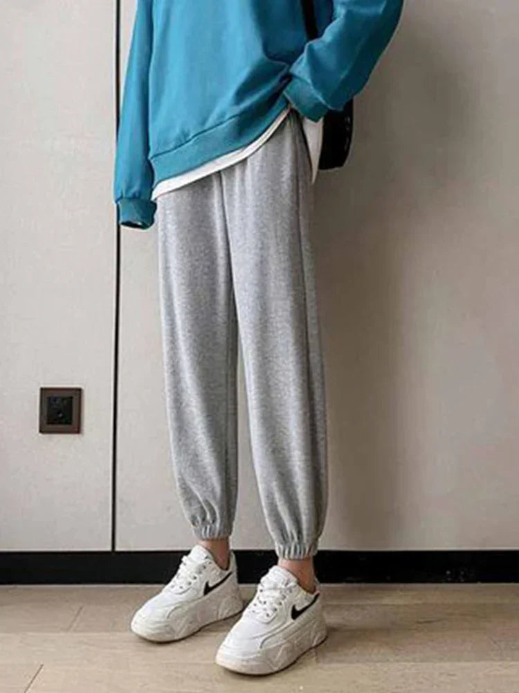 Isabeau | Women's Fleece Lined Drawstring Waist Jogging Pants for Winter Comfort