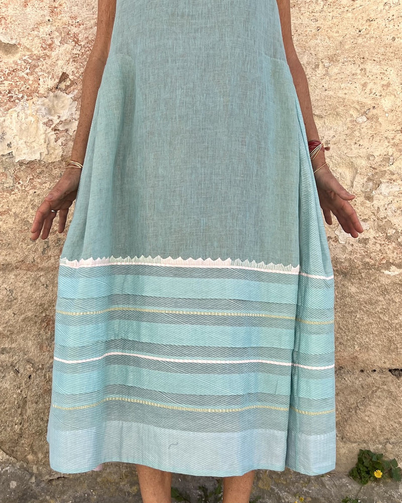 Pelindra | Casual Sleeveless Midi Dress with Crew Neck and Artistic Print