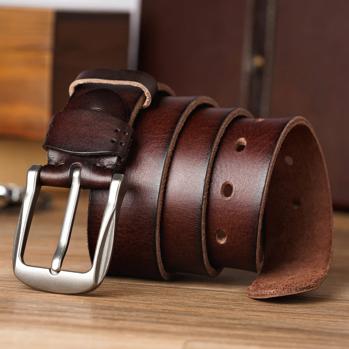 The Farnham Belt – Classic Cowhide Leather, Hand-Finished
