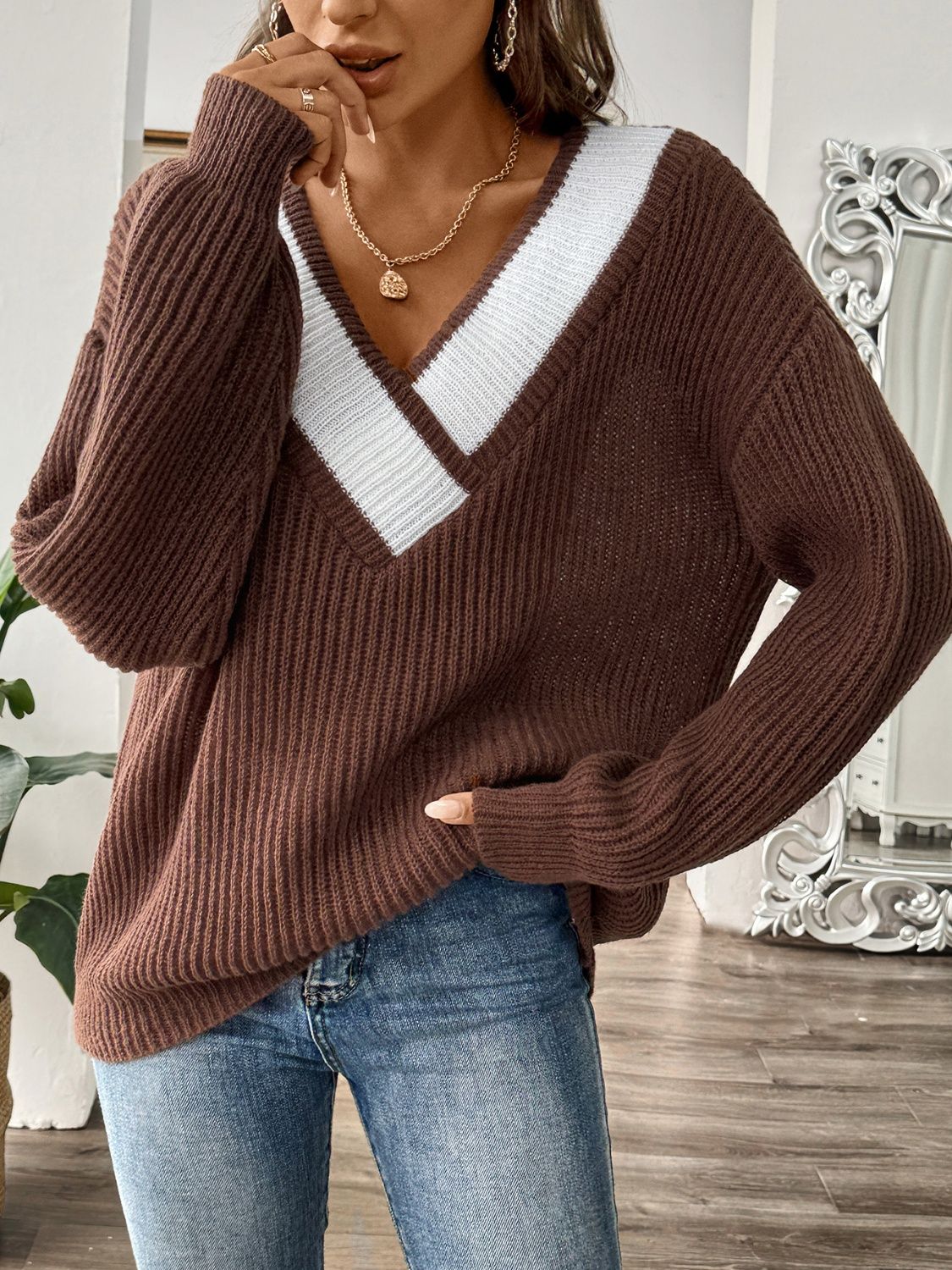 Kerstin | Women's Two-Tone V-Neck Drop Shoulder Knitted Sweater