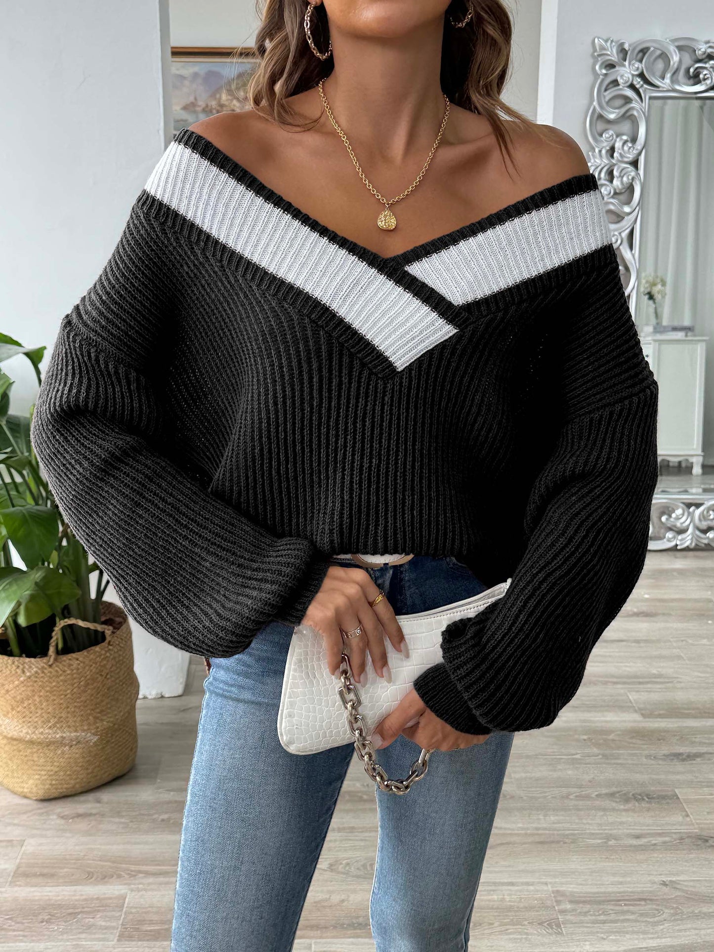 Kerstin | Women's Two-Tone V-Neck Drop Shoulder Knitted Sweater