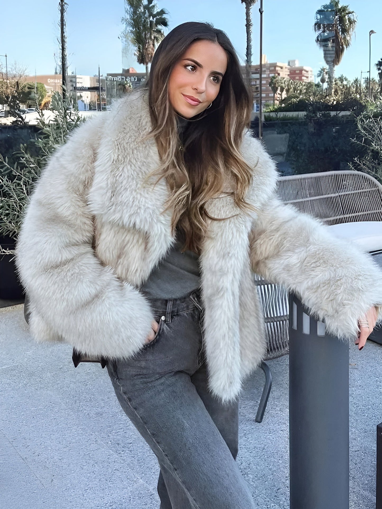Maegan – Women's Solid Colour Luxurious Faux Fur Jacket