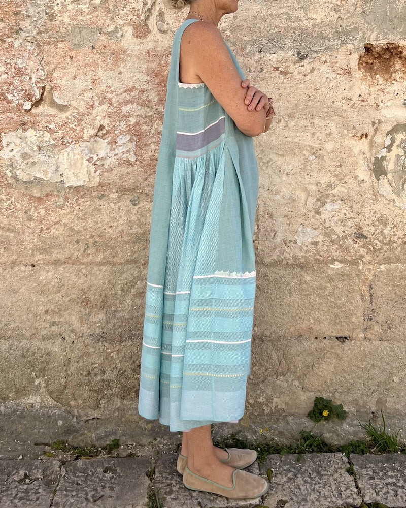 Pelindra | Casual Sleeveless Midi Dress with Crew Neck and Artistic Print