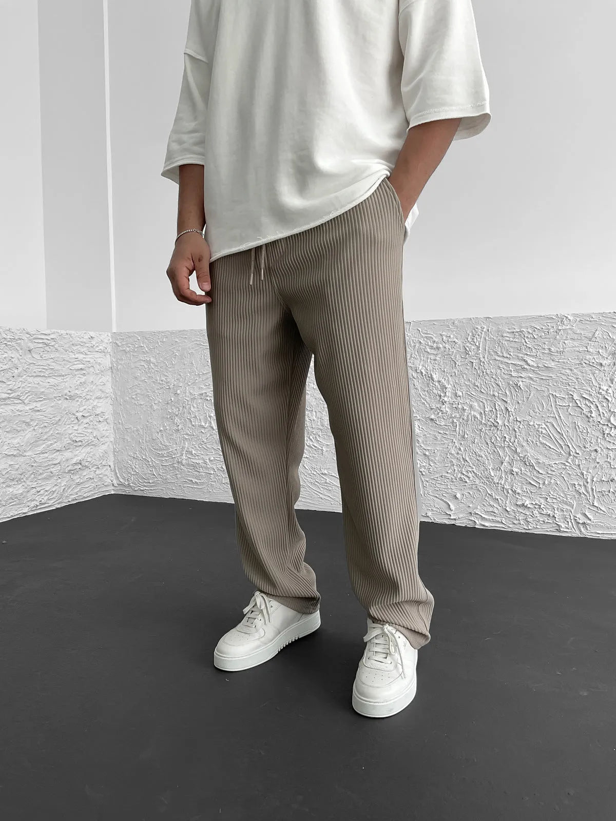 Gustav | Men's Loose-Fit Ribbed Trousers with Drawstring Comfort
