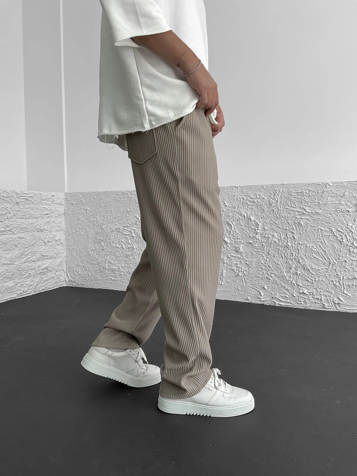 Gustav | Men's Loose-Fit Ribbed Trousers with Drawstring Comfort
