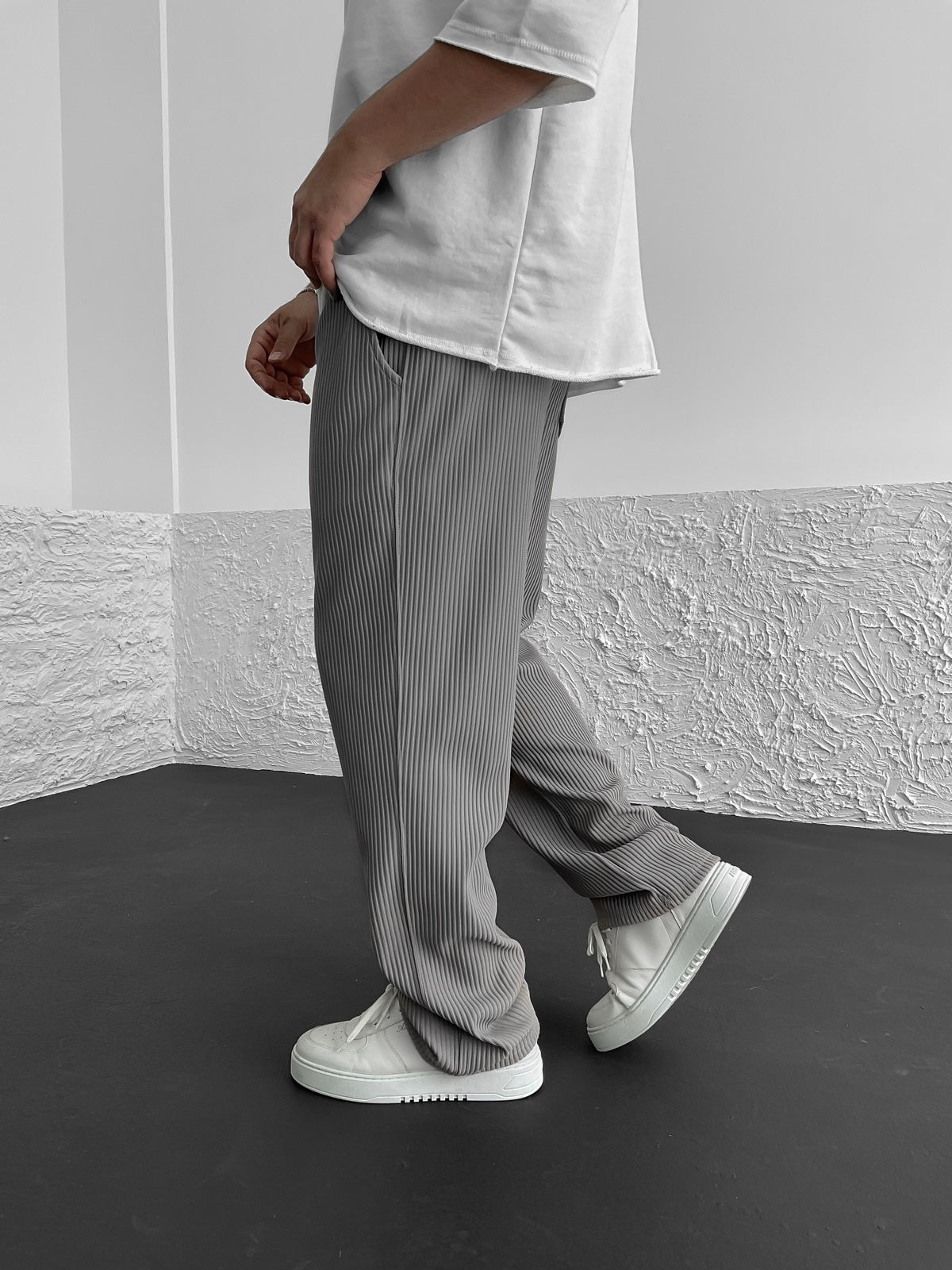 Gustav | Men's Loose-Fit Ribbed Trousers with Drawstring Comfort