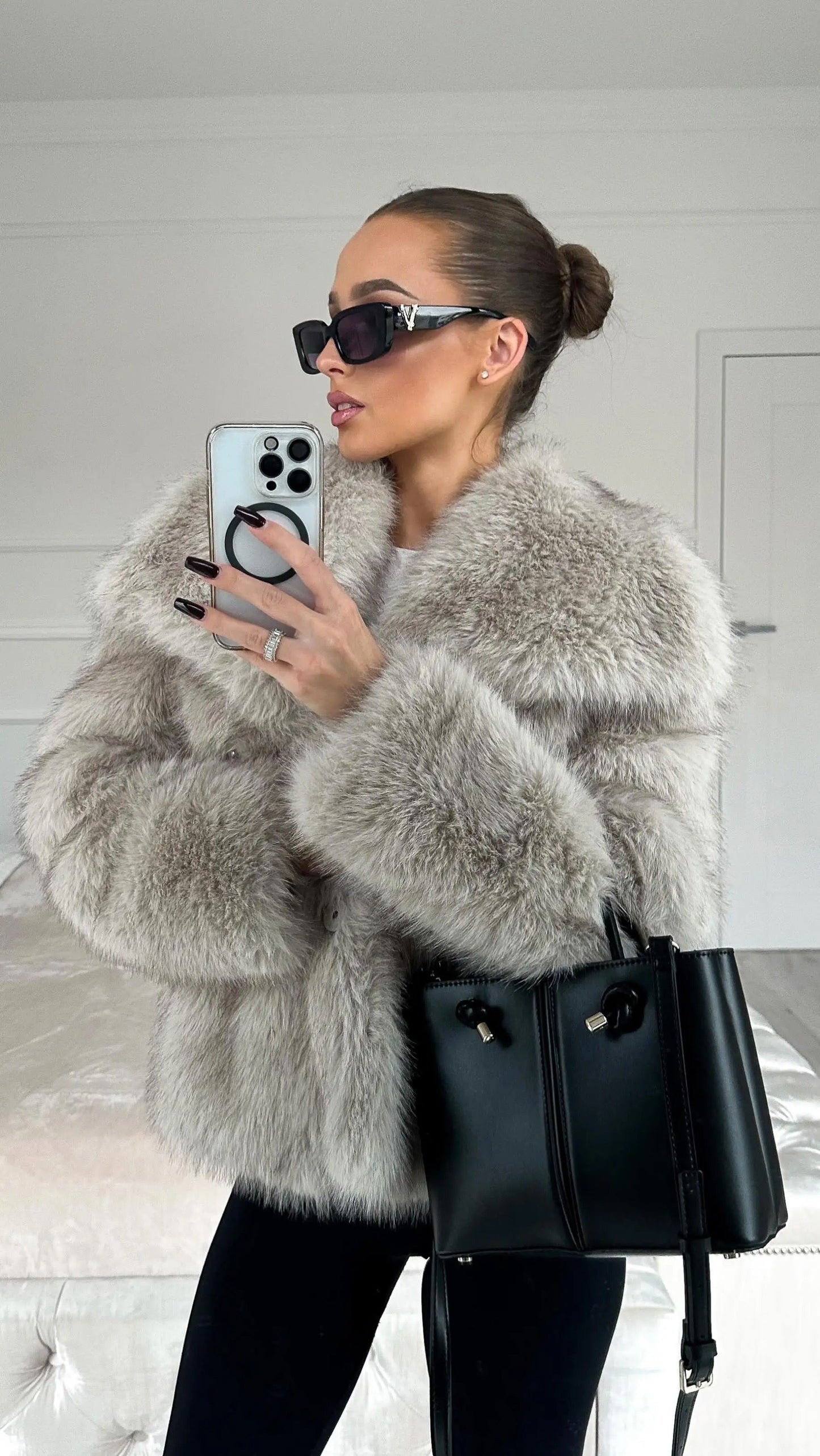 Maegan – Women's Solid Colour Luxurious Faux Fur Jacket