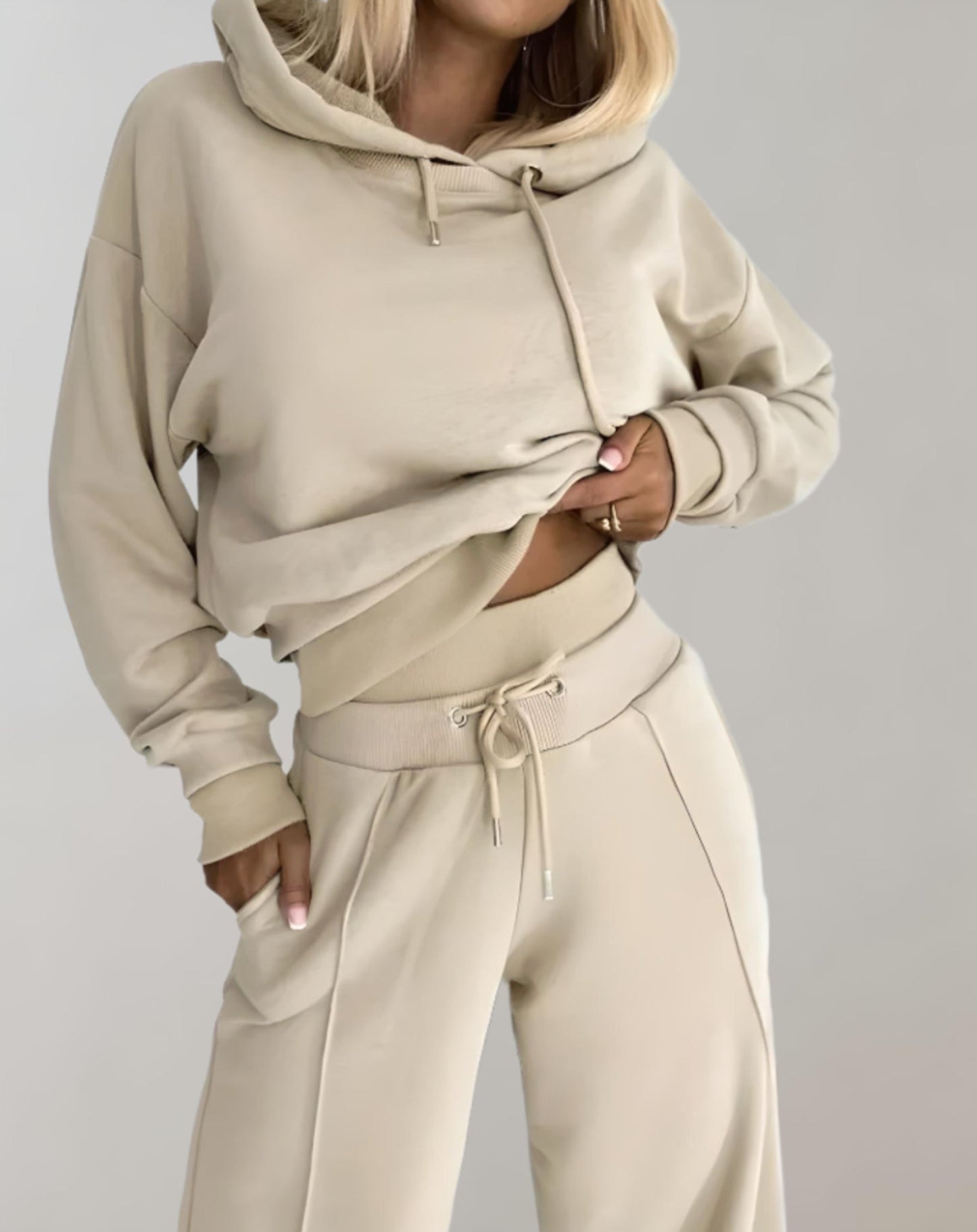 Portia | Women's Two-Tone Cropped Hoodie & Loose Fit Joggers Set – Stylish & Comfy