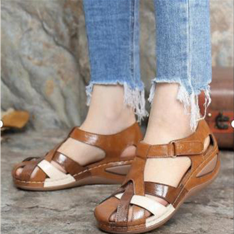 Delowen | Women’s Crisscross Strap Sandals – Low Wedge Heel – Open Toe with Cut-Out Design – Casual Summer Comfort
