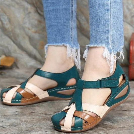 Delowen | Women’s Crisscross Strap Sandals – Low Wedge Heel – Open Toe with Cut-Out Design – Casual Summer Comfort