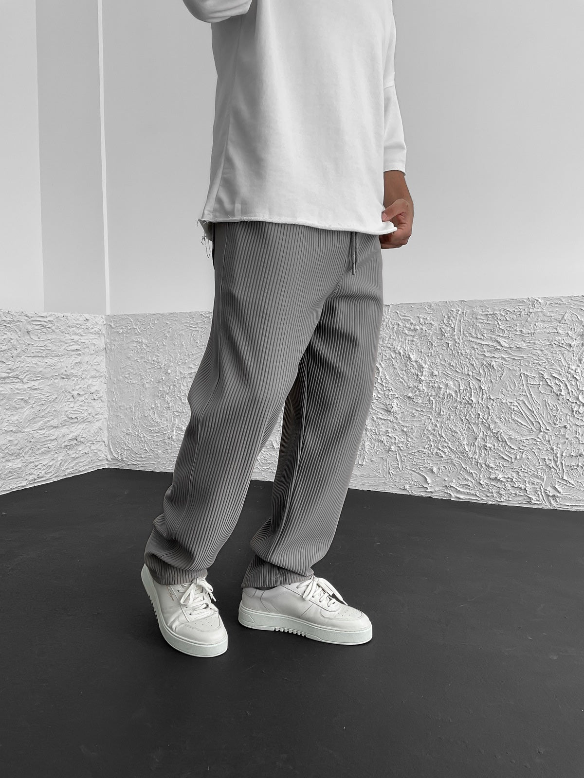 Gustav | Men's Loose-Fit Ribbed Trousers with Drawstring Comfort