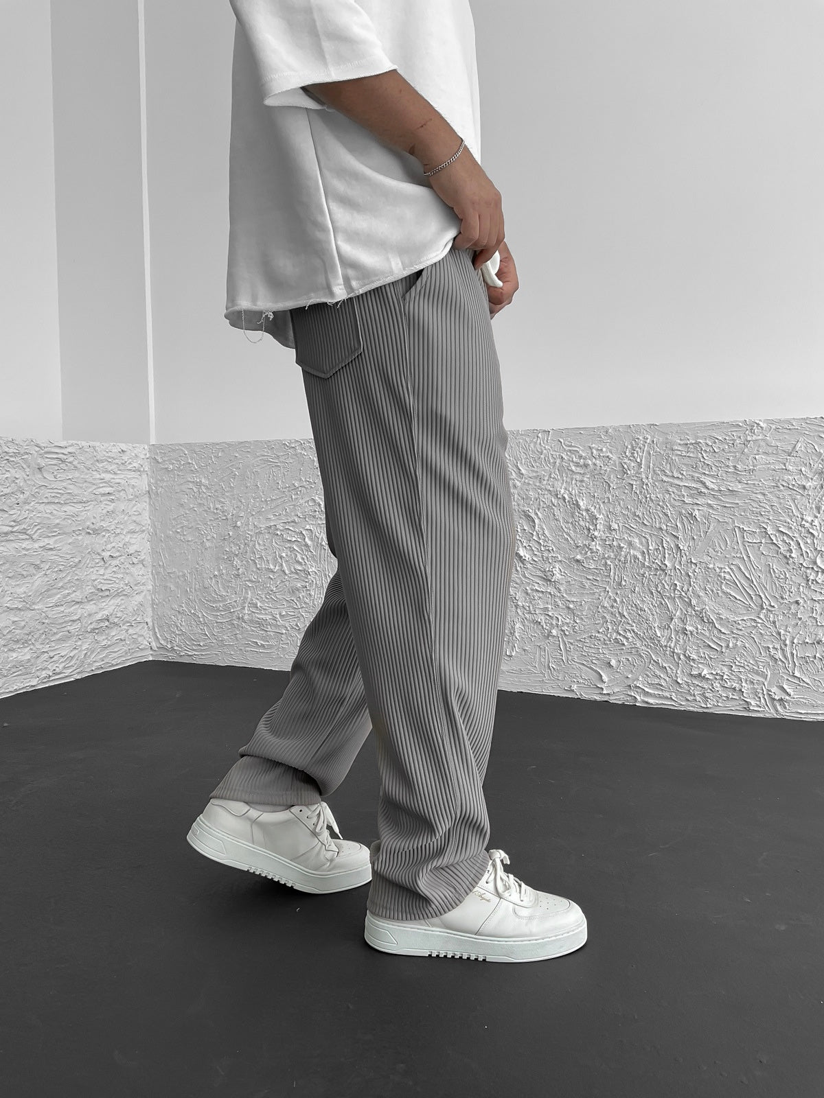 Gustav | Men's Loose-Fit Ribbed Trousers with Drawstring Comfort