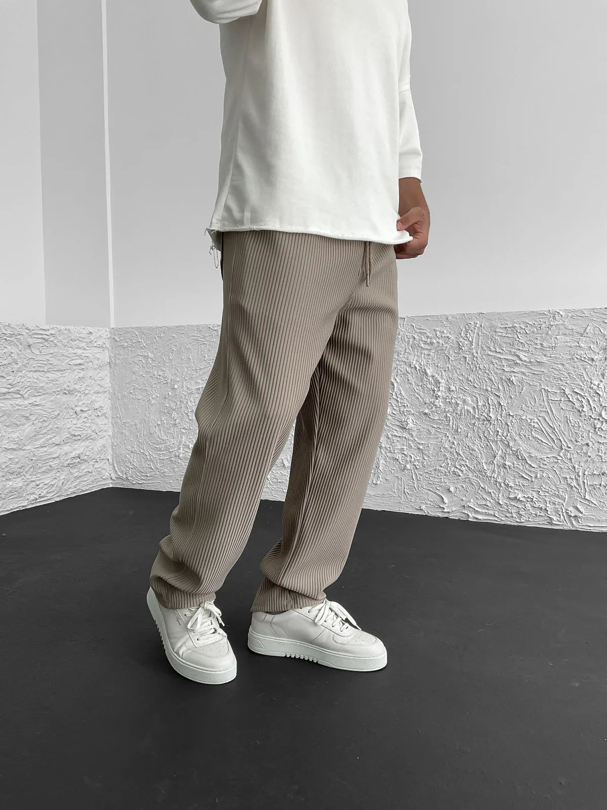 Gustav | Men's Loose-Fit Ribbed Trousers with Drawstring Comfort
