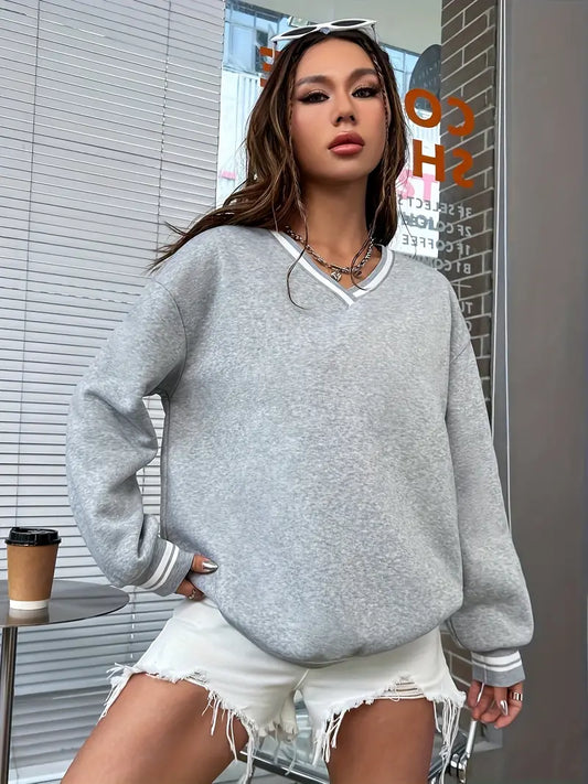 Klausia | Grey V-Neck Sweater with Contrast Trim – Stylish & Comfortable