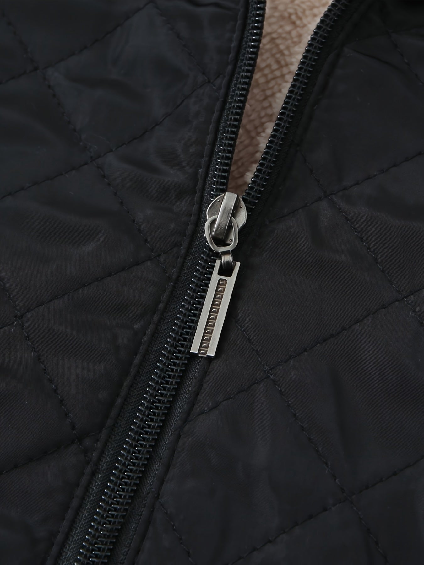 Aenne | Lightweight Hooded Winter Jacket with Quilted Diamond Design