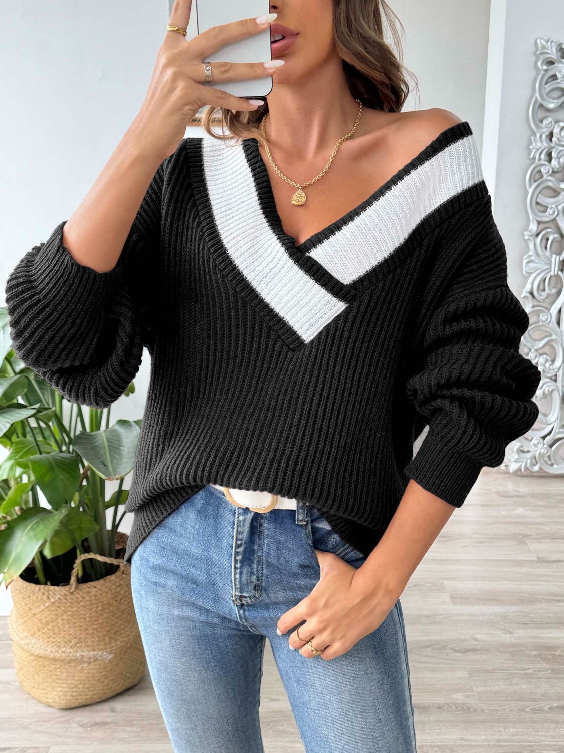 Kerstin | Women's Two-Tone V-Neck Drop Shoulder Knitted Sweater